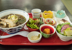 自然食小鉢の肉そば