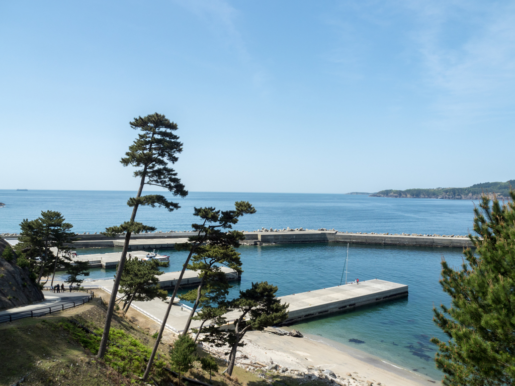 三陸の海と金華山の港