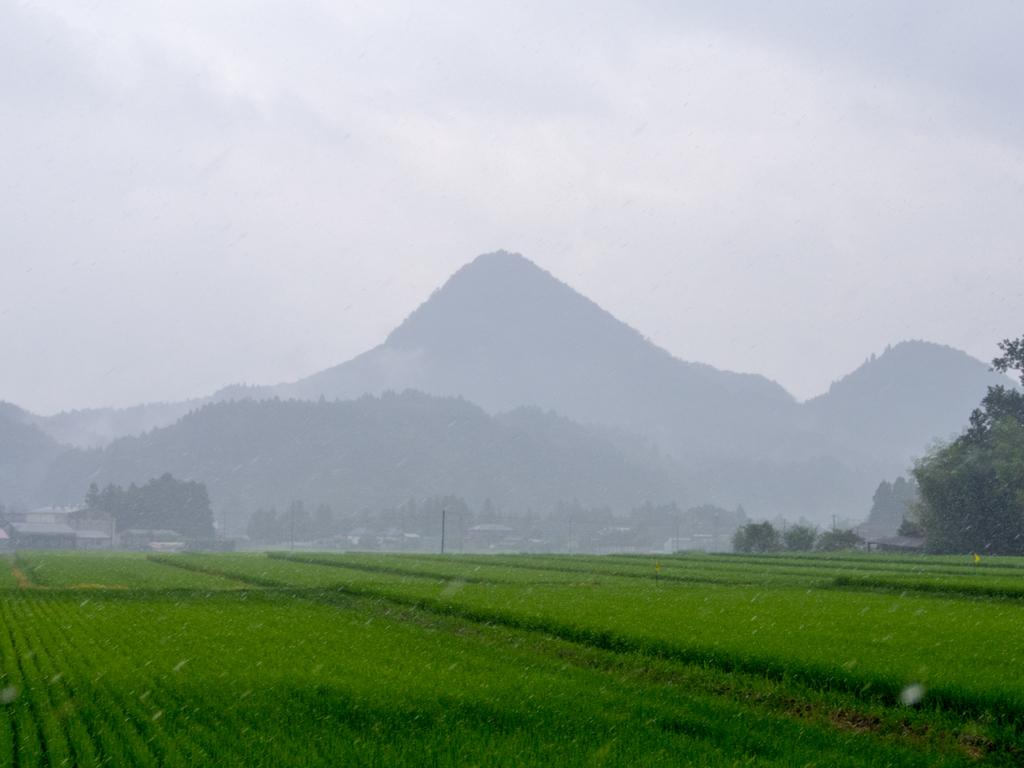 雨に煙る七ツ森