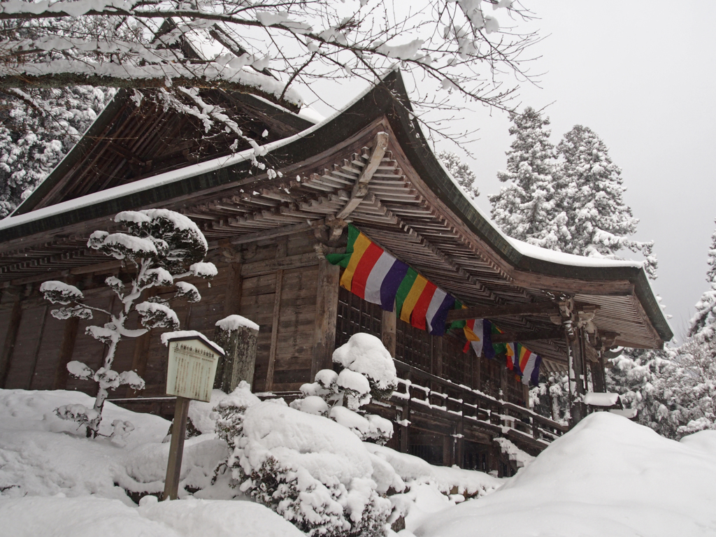 雪と五色幕