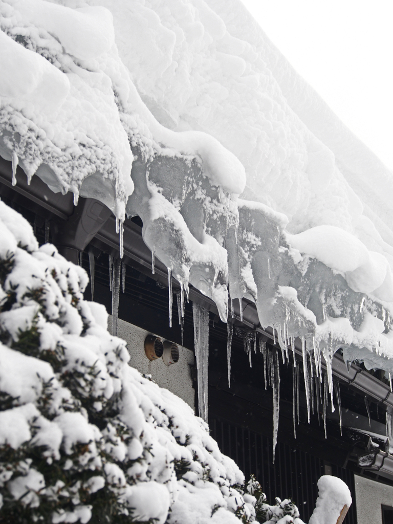 雪と氷柱