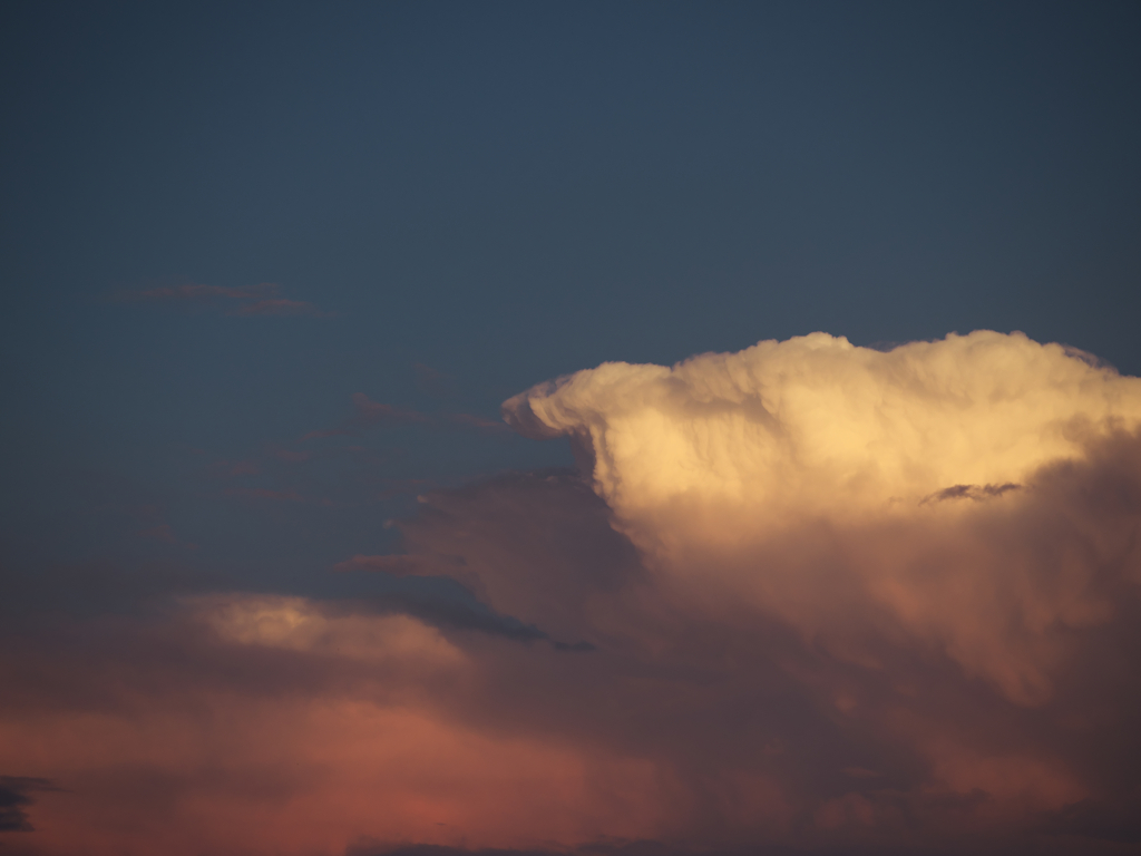 質量感のある雲