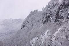 岩肌雪景ー１