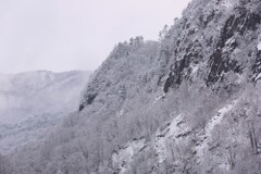 岩肌雪景ー１