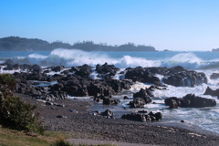 押し寄せる波
