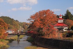 落ち葉が敷き詰める