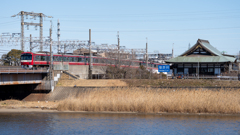 中川と赤い電車