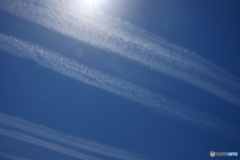 青い空〜飛行機雲