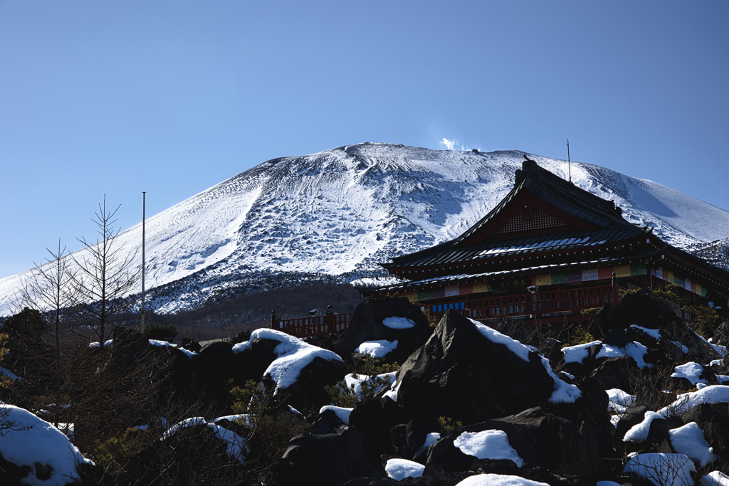 浅間山と観音堂