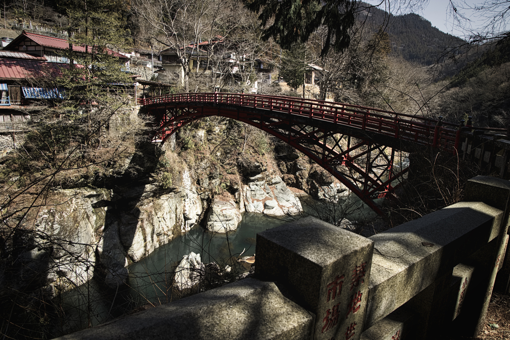 三峯神社表参道の橋