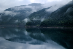 さくら湖の雨霧