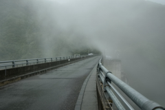 霧のトンネル