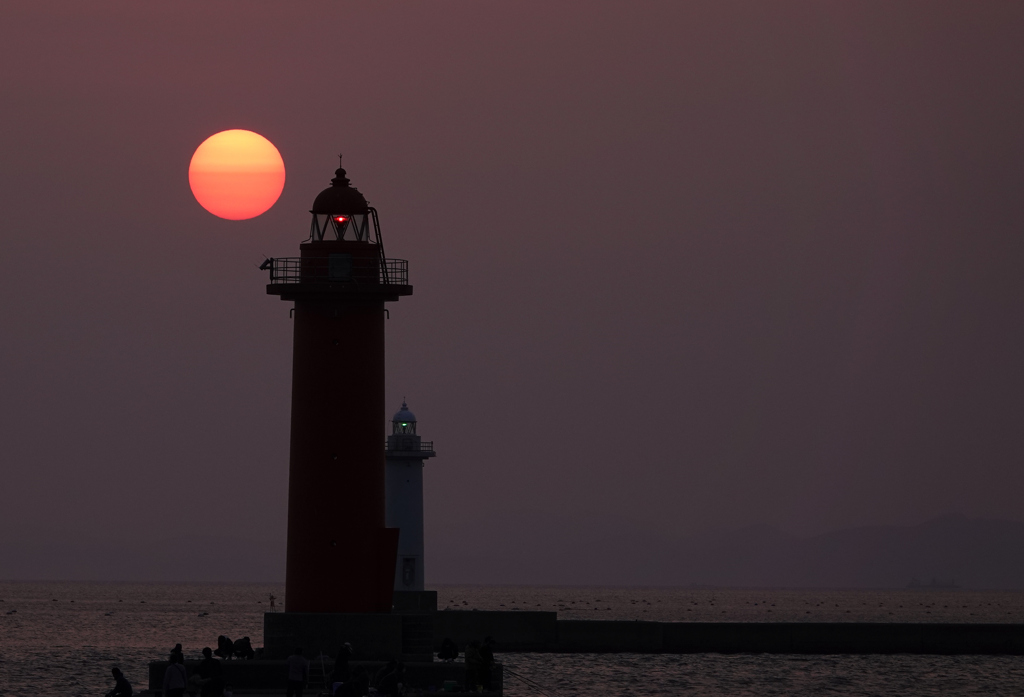 夕日と灯台
