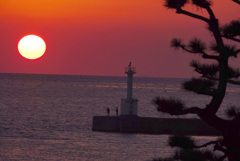 夕日と灯台