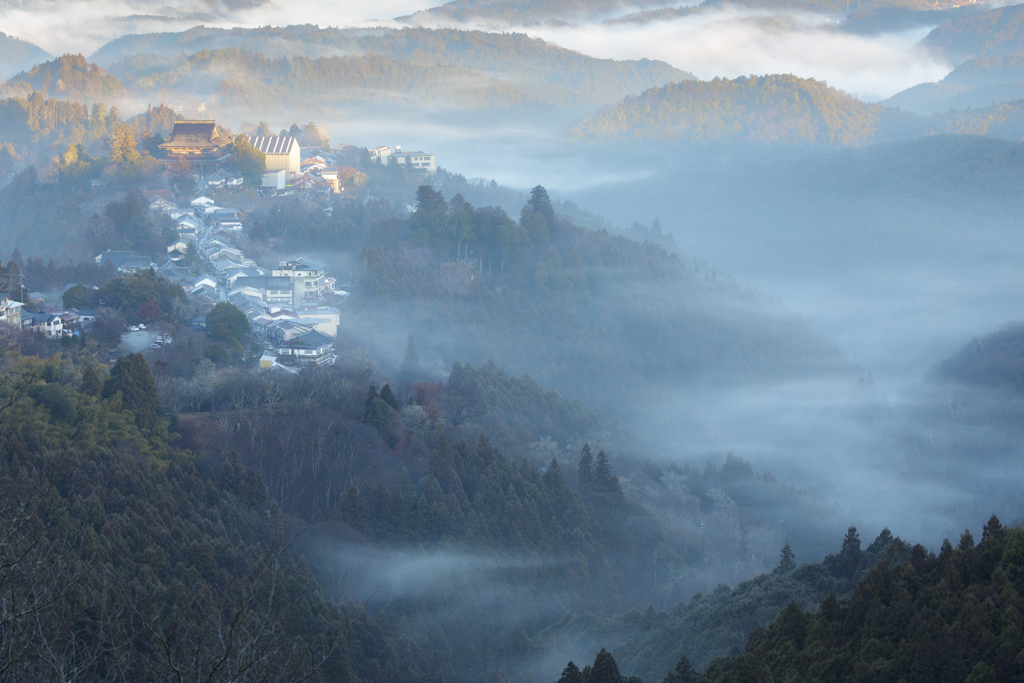 包まれた吉野山