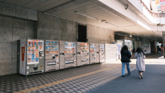 ビルの外壁柄の自販機