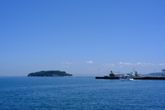 猿島と横須賀 新港ふ頭