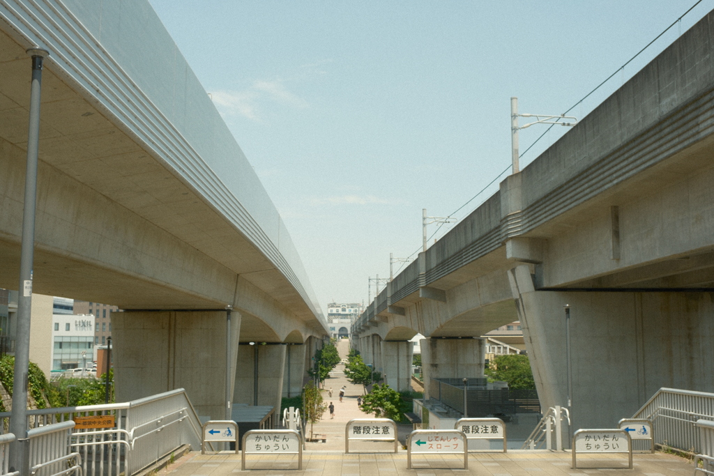 みなきたウォークと高架