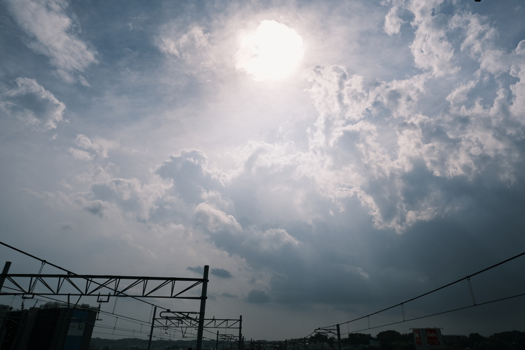 薄曇りからの日差しと積雲
