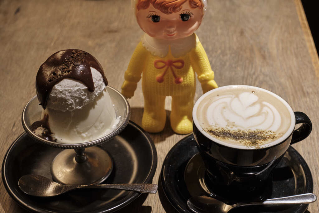 「モダンホワイトプリン」と「黒蜜ほうじ茶ラテ」
