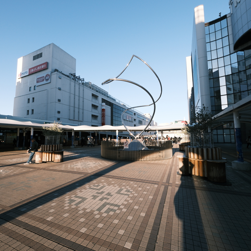まほろデッキ（JR町田駅北口前広場）の彫刻