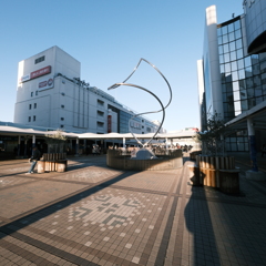 まほろデッキ（JR町田駅北口前広場）の彫刻