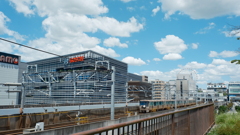 都筑区 吾妻山公園からのグリーンラインと夏空