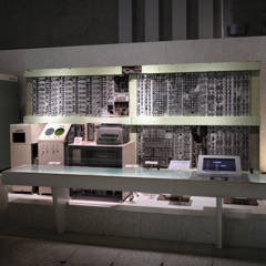 真空管式電子計算機 FUJIC
