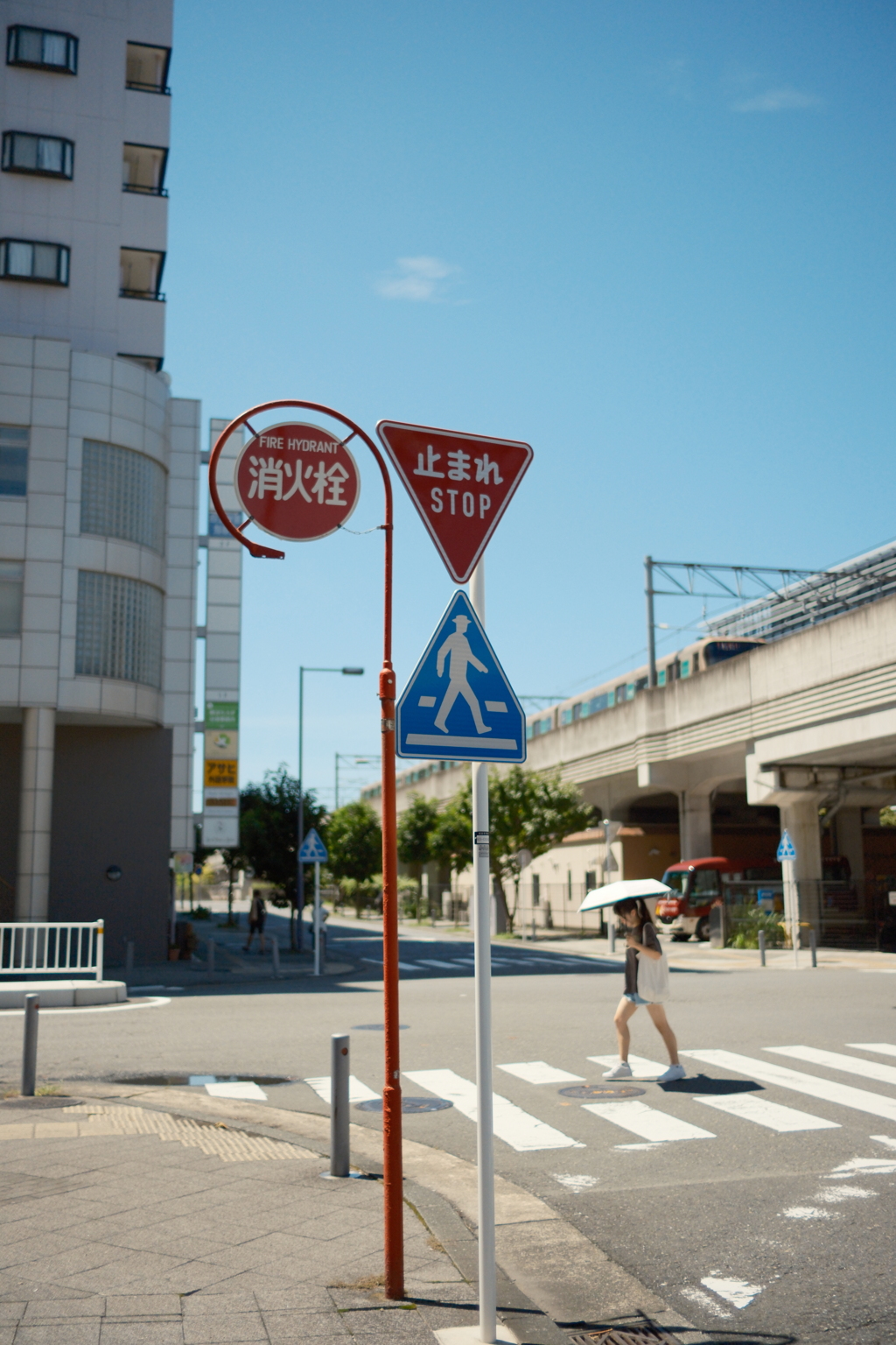 道路標識と消火栓標識とグリーンライン