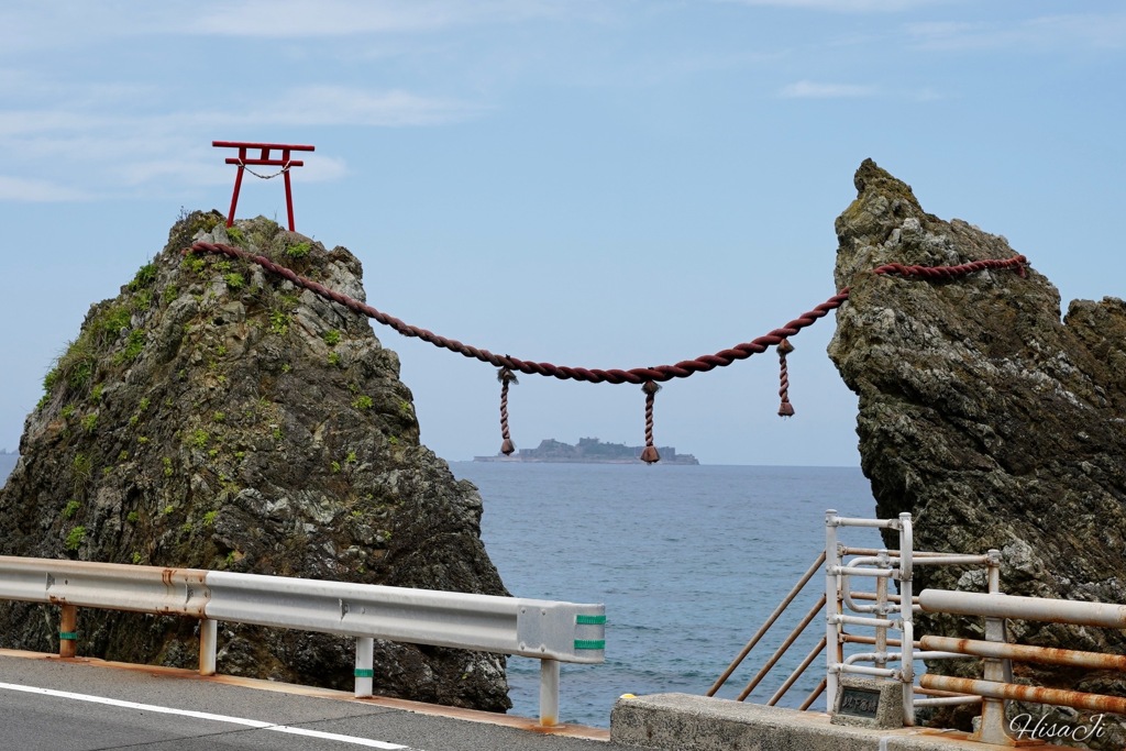 夫婦岩と軍艦島