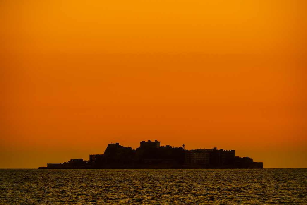 夕暮れの軍艦島