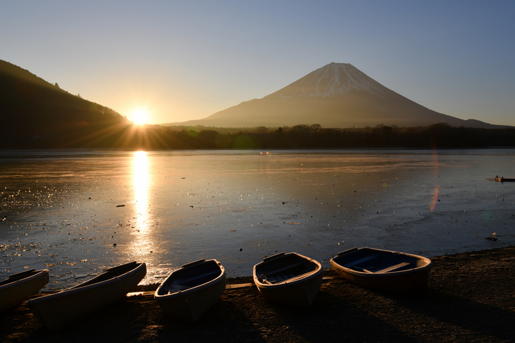 精進湖の日の出