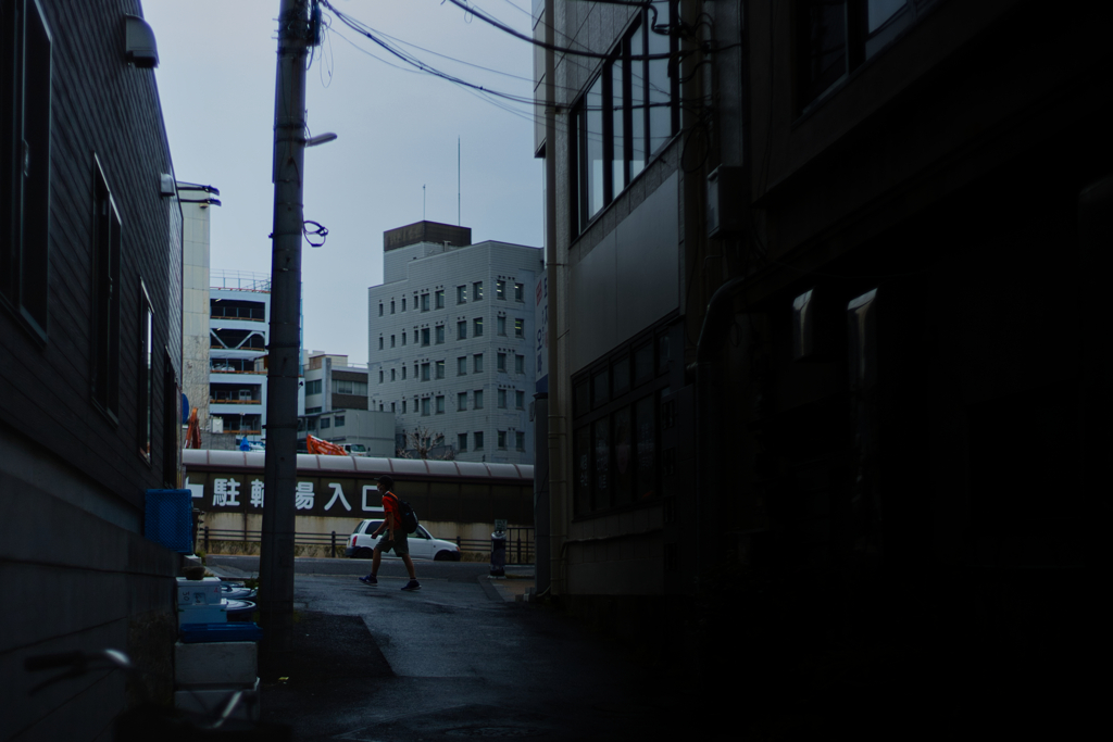路地から