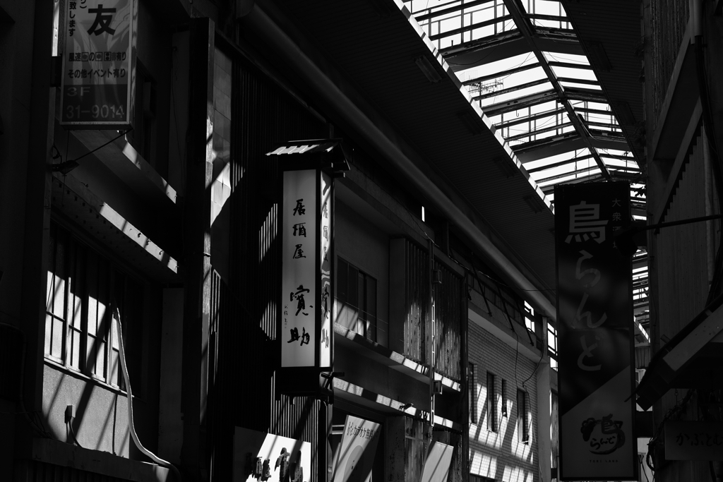 商店街と光