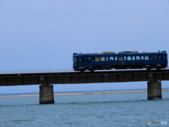 海の上を走る電車