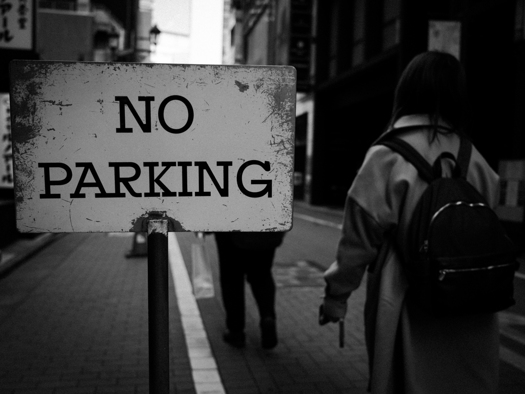 NO PARKING