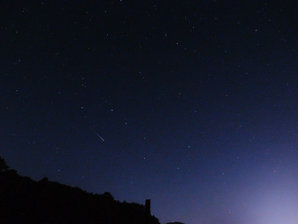 北斗七星とかすかに流れ星