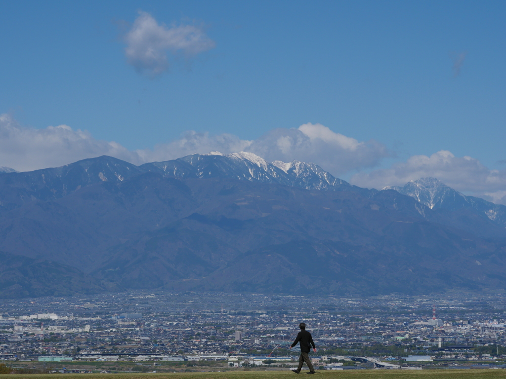 春の山