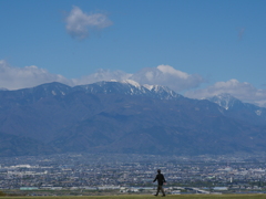 春の山
