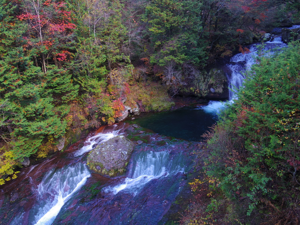 秋の滝