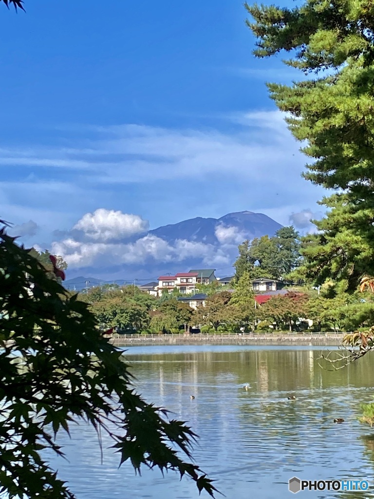 岩手山と池