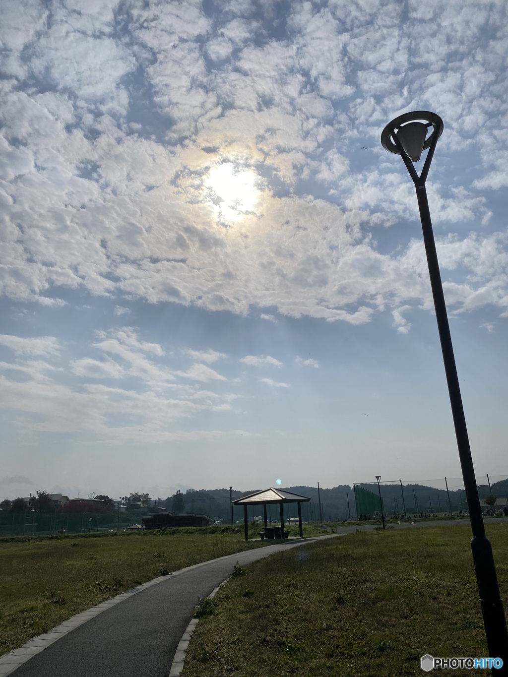 街灯と雲と