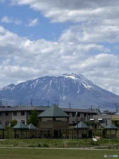 いつも見守る山