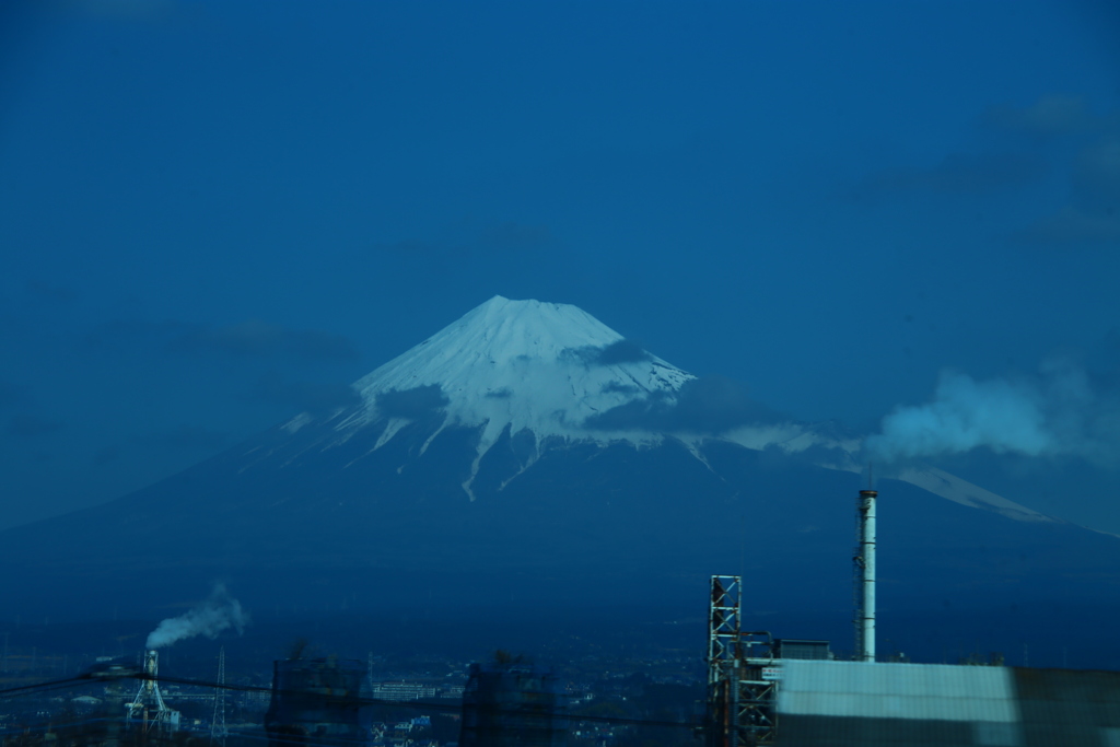 あの煙突よりも高く