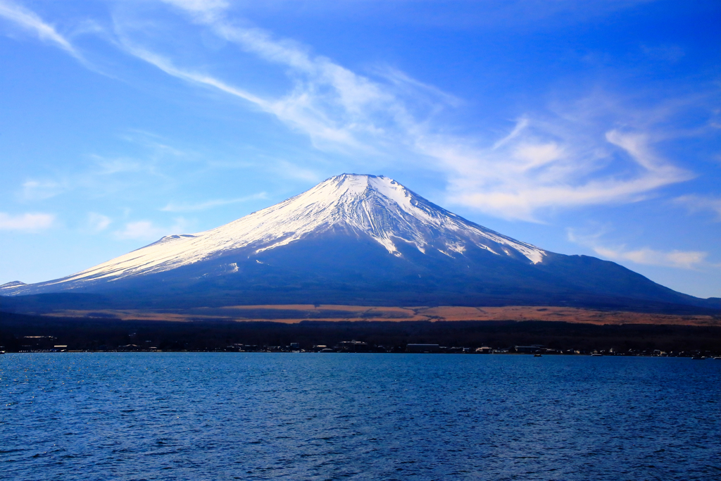 その山には神が宿るという