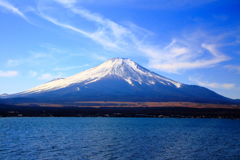 その山には神が宿るという