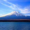 その山には神が宿るという