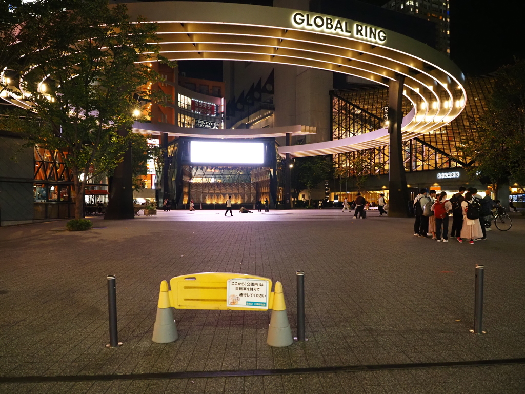 夜の池袋西口公園