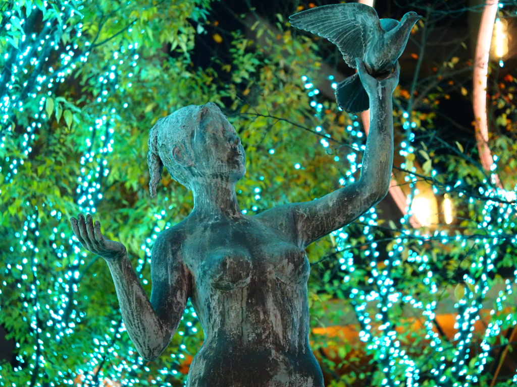 池袋西口公園　平和の像