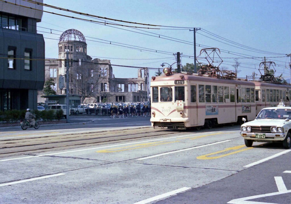 路面電車の走る街(広島1978)